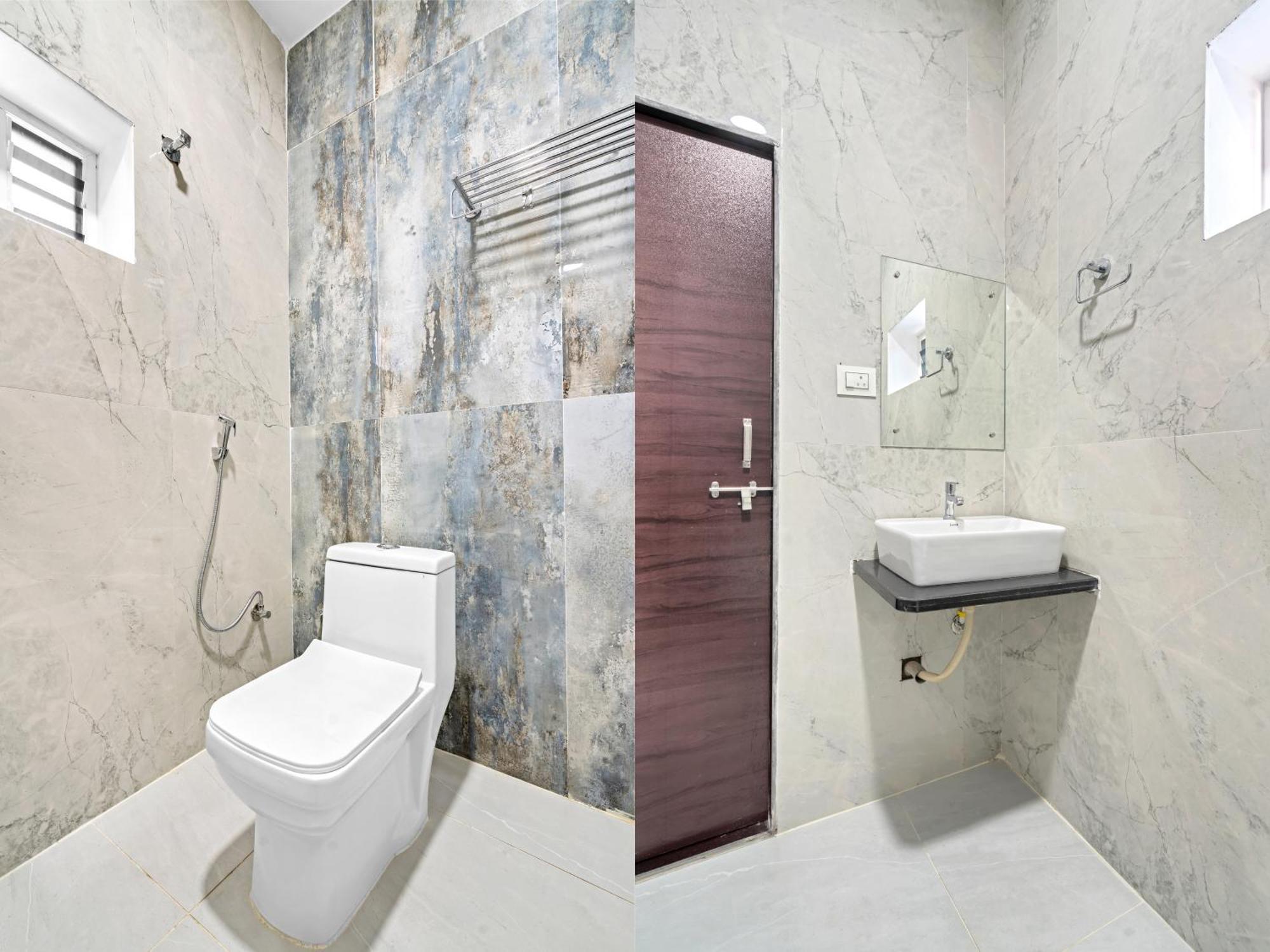 Hotel Sky Land Khammam Bagian luar foto