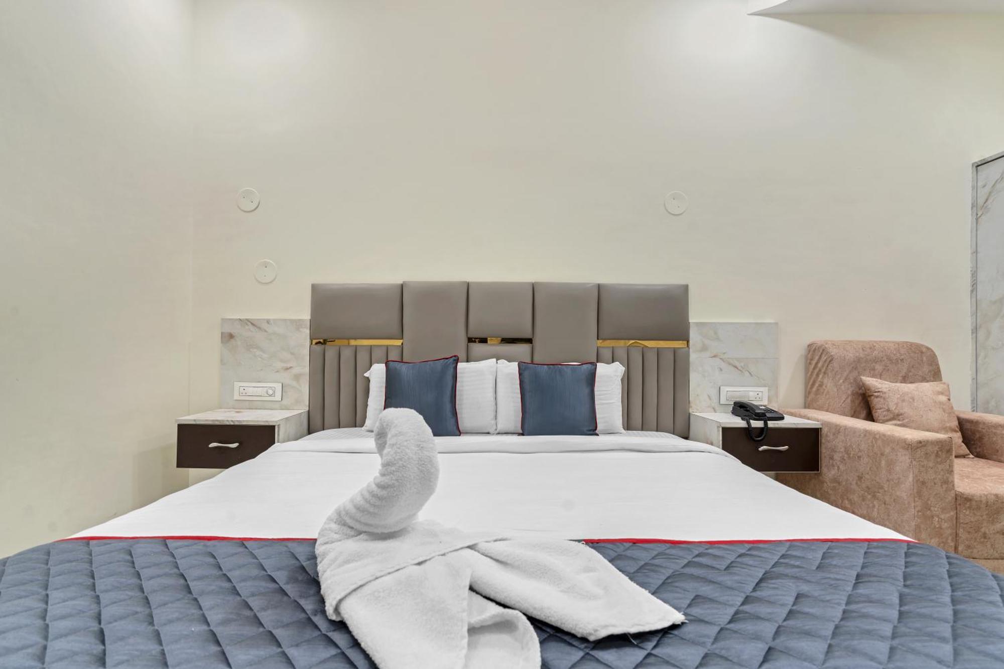Hotel Sky Land Khammam Bagian luar foto
