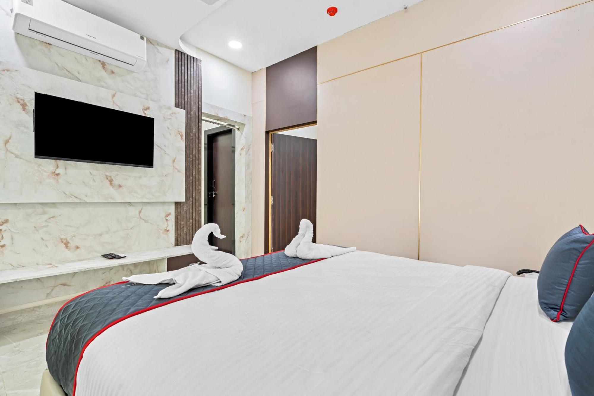 Hotel Sky Land Khammam Bagian luar foto
