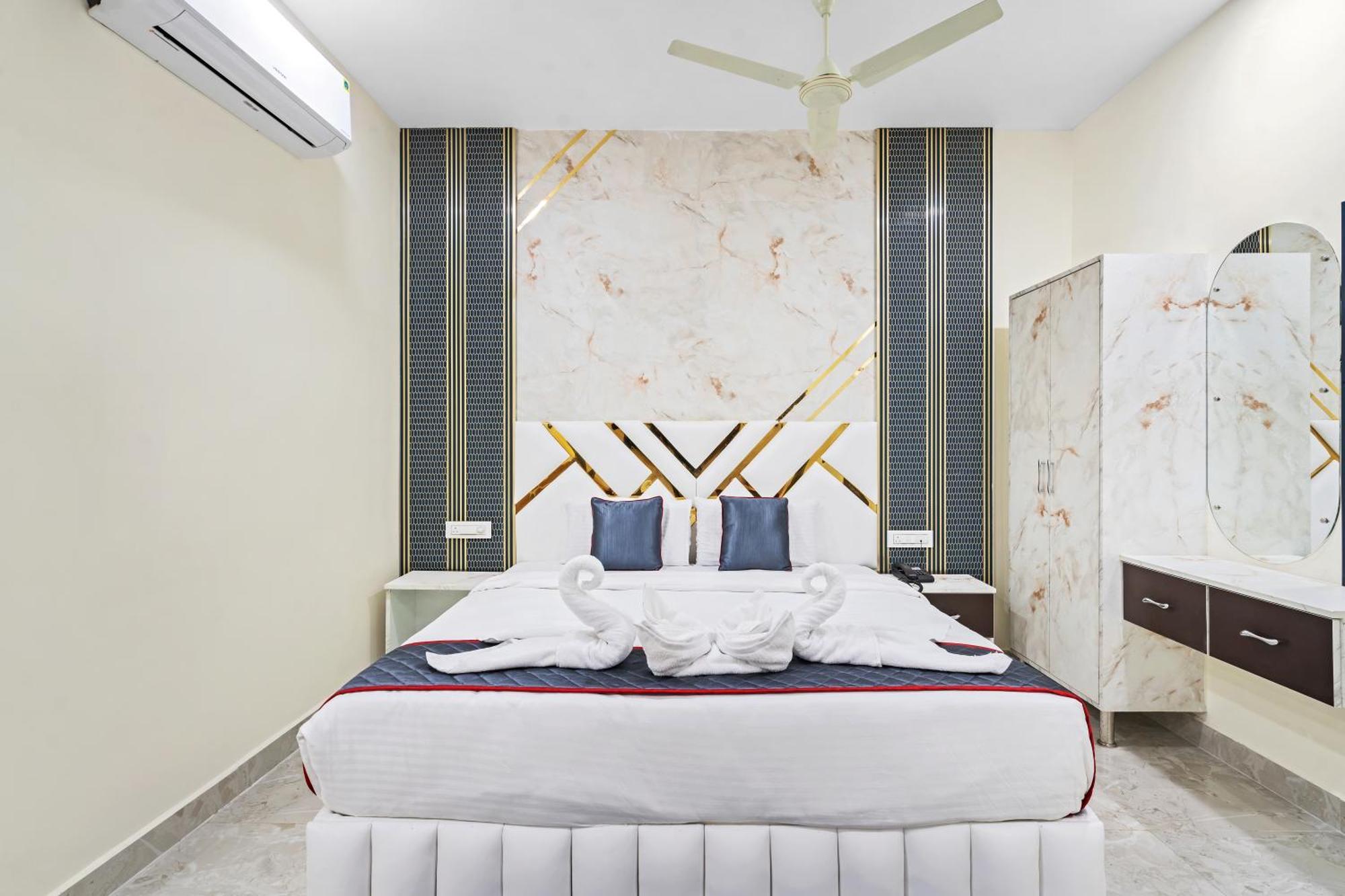 Hotel Sky Land Khammam Bagian luar foto