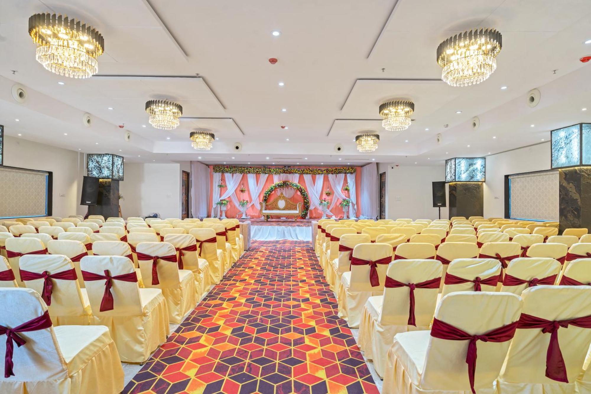 Hotel Sky Land Khammam Bagian luar foto