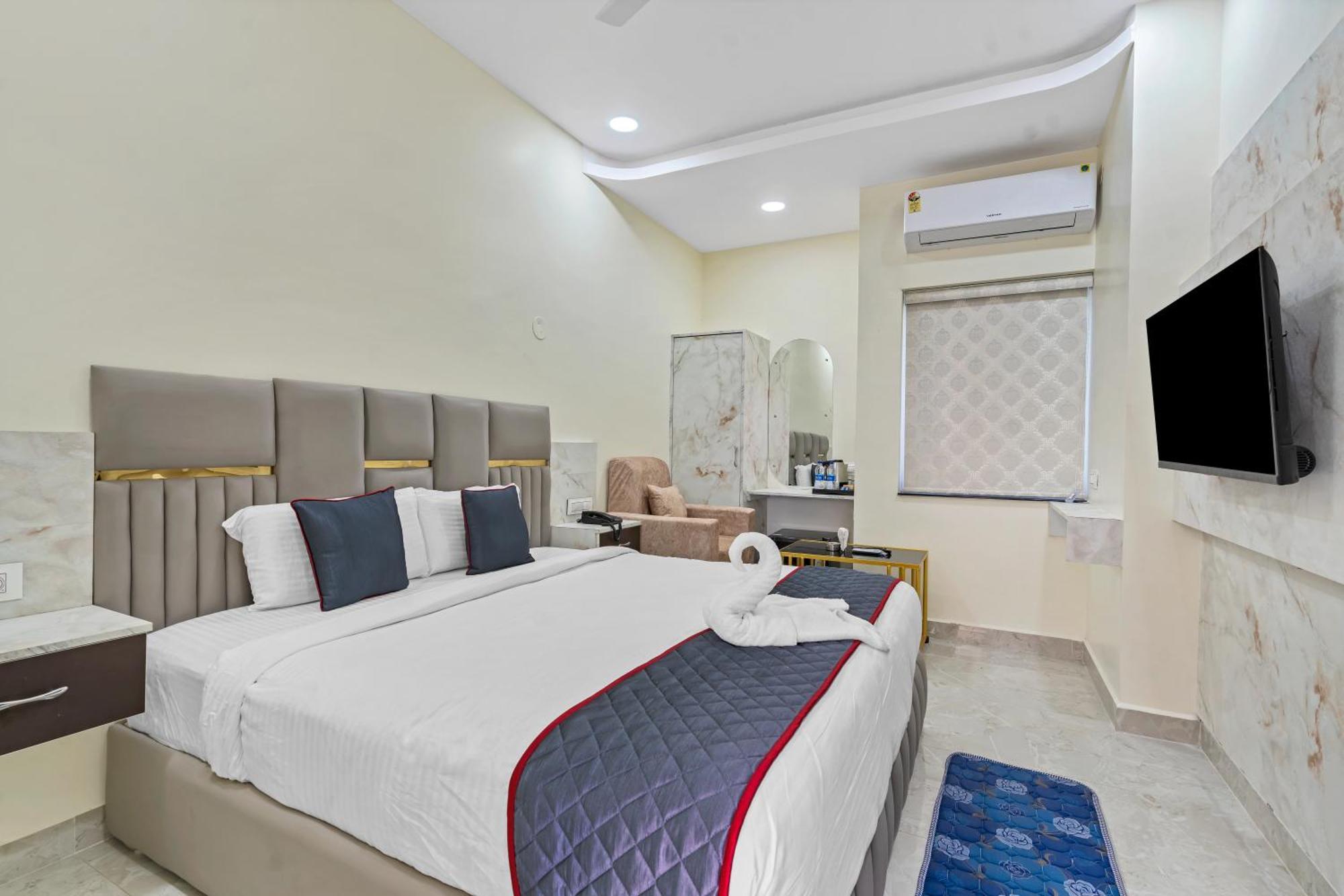 Hotel Sky Land Khammam Bagian luar foto