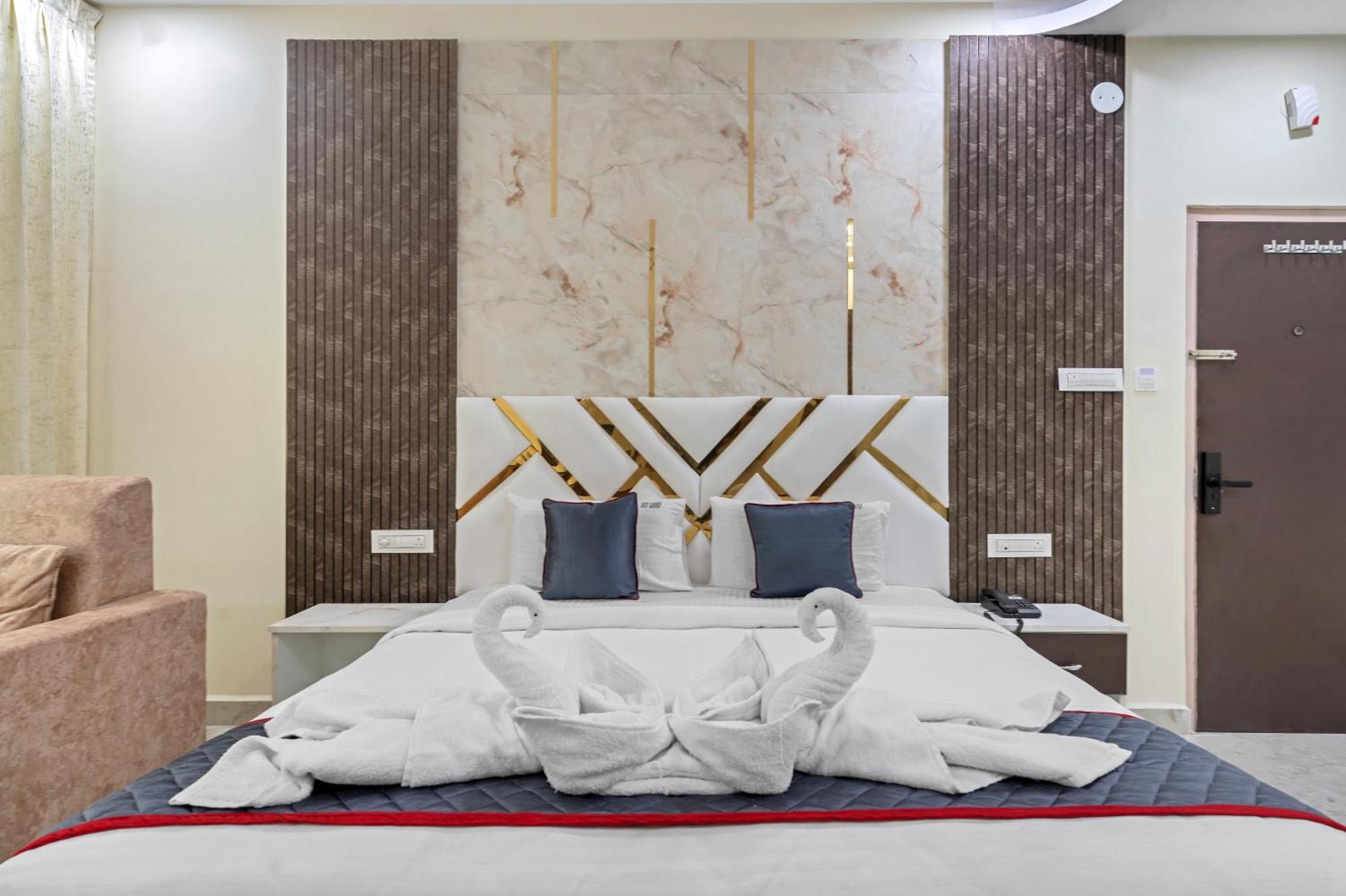 Hotel Sky Land Khammam Bagian luar foto