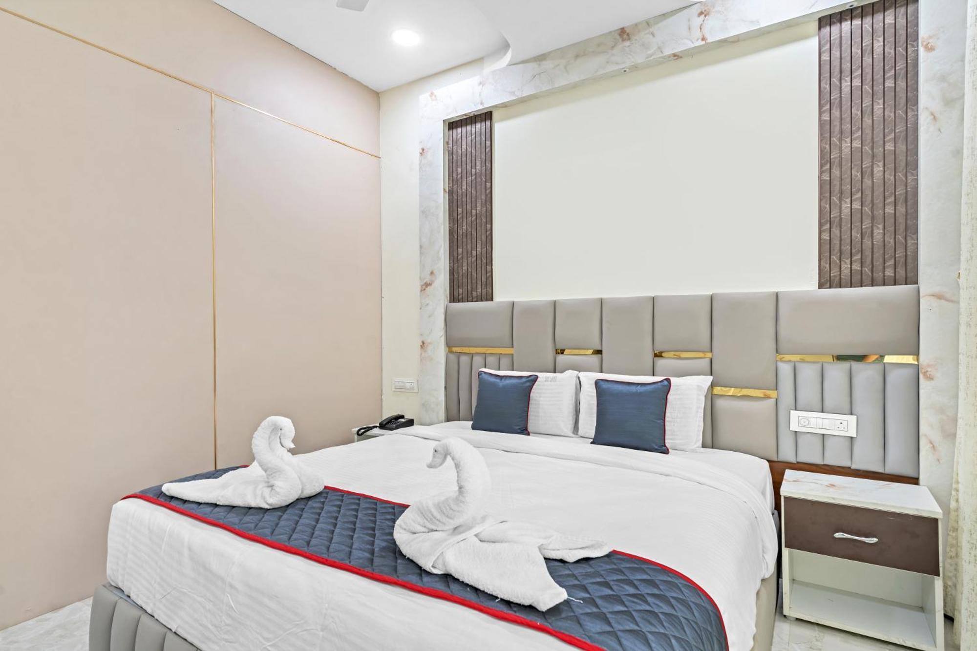 Hotel Sky Land Khammam Bagian luar foto