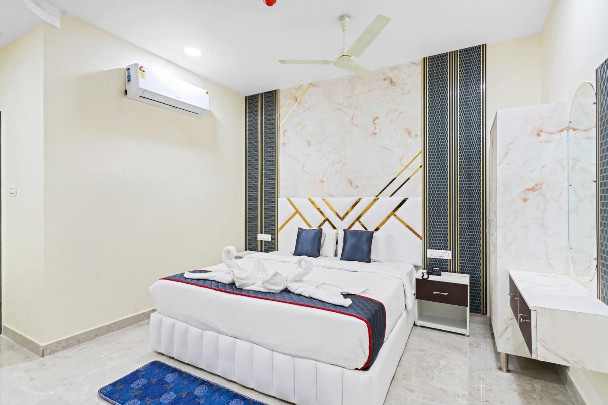 Hotel Sky Land Khammam Bagian luar foto