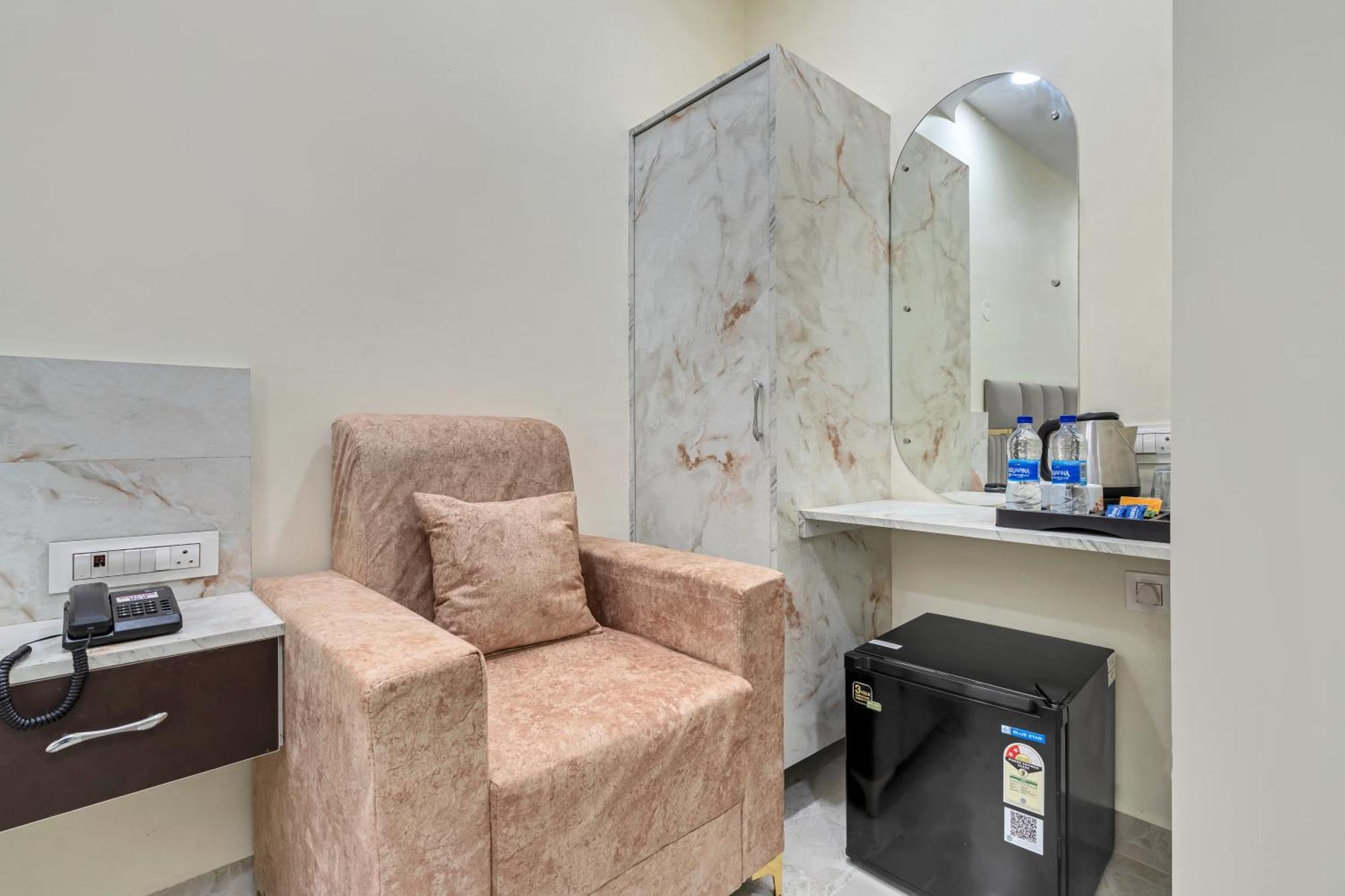 Hotel Sky Land Khammam Bagian luar foto